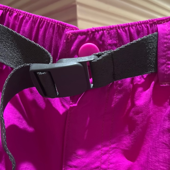 Colombia Women's Pink Shorts 6” Sz M - Picture 2 of 9